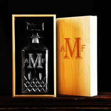 Load image into Gallery viewer, Men&#39;s Gift,Groomsmen Gift - Personalized Whiskey Decanter
