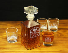 Load image into Gallery viewer, Men&#39;s Gift,Groomsmen Gift - Personalized Whiskey Decanter
